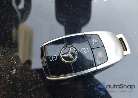 2018 Mercedes-Benz E 300 4Matic z USA, uszkodzony, nr VIN WDDZF4KB4JA370171